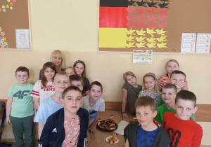 dziecina tle flagi Niemiec