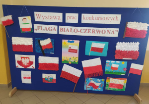 Wystawa flag biało-czerwonych.