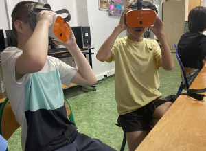 5d na wycieczce do świata wirtualnego w okularach VR