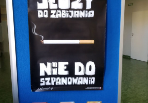 akcja plakatowa informująca o skutkach palenia papierosów.