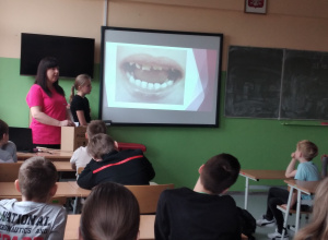 Klasa 4a gościła profesjonalnego lekarza dentystę