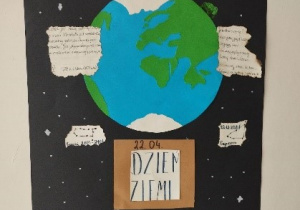 Plakat z napisem 22 KWIETNIA DZIEŃ ZIEMI, rysunkiem Ziemi i chmur