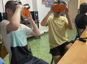 5d na wycieczce do świata wirtualnego w okularach VR
