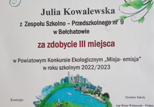 Dyplom z napisem nagroda Nagroda dla Julii Kowalewskiej za  III miejsca w  Powiatowym Konkursie Ekologicznym „Misja – Emisja”