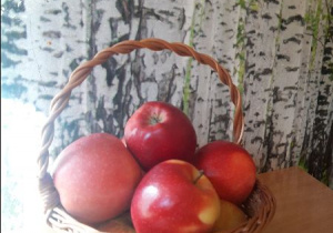 Koszyk z jabłkami