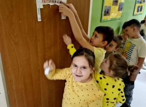 21 listopada uczniowie klas 1-4 obchodzili Światowy