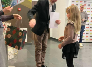 Rodzinny konkurs plastyczny "Drzewko bożonarodzeniowe"