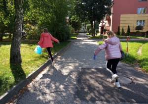 Sprzątamy teren wokół szkoły