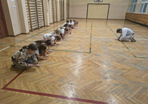 Karateka żegna się z dziećmi