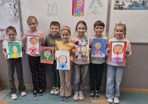 Dzieci z prezentami dla dziadków