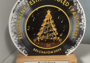 Statuetka z napisem "Regionalny festiwal kolęd i pastorałek"