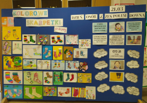 Kolorowe rysunki skarpetek.