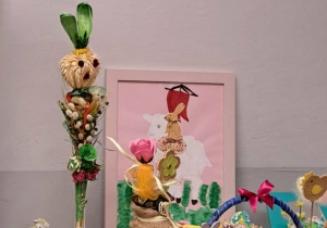 Wystawa prac uczniów koszyczków jajek wielkanocnych