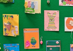 Wystawa prac uczniów rysunków wielkanocnych