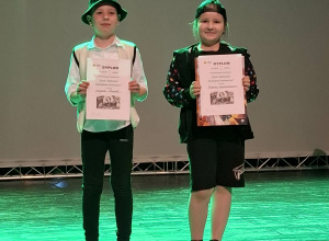 I miejsce Szymona i Kariny w Powiatowym Konkursie Recytatorskim „Życie i twórczość Stanisława Jachowicza"