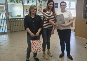 trzy uśmiechnięte kobiety